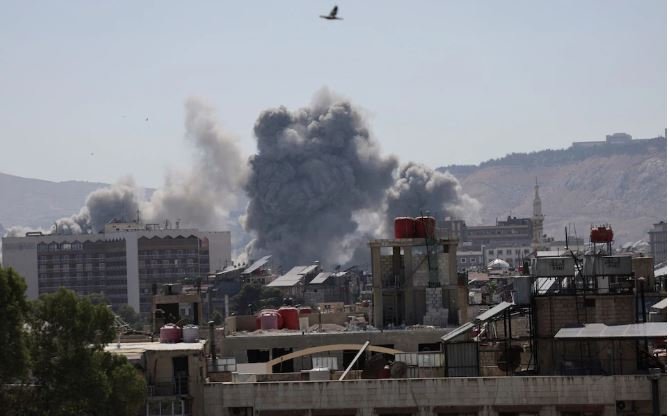Israel Bombs Syria’s HQ to Shield Druze Amid Sweida Clashes